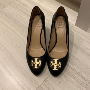 New without box Tory Burch Size 6.5 Wedges Heels Black Logo